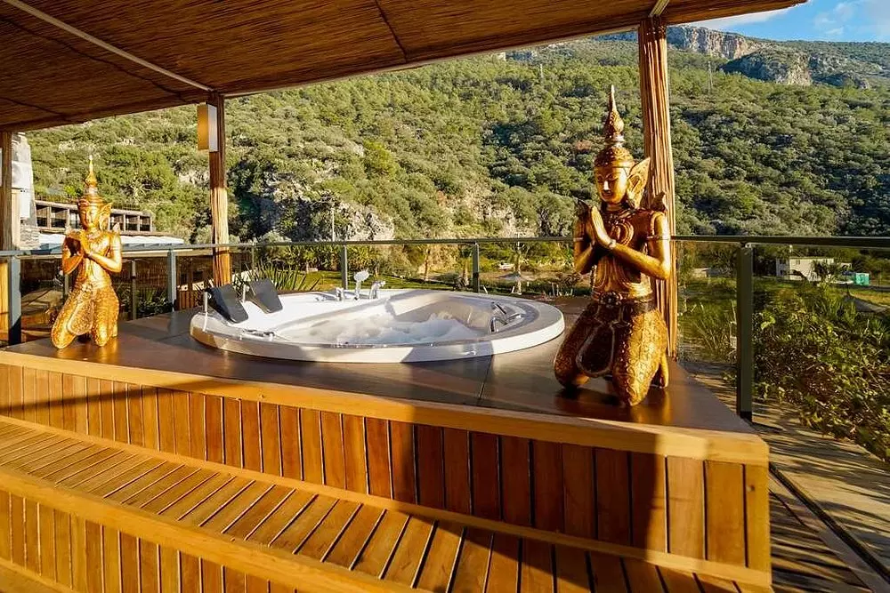 جکوزی هتل ماناس پارک دلوکس